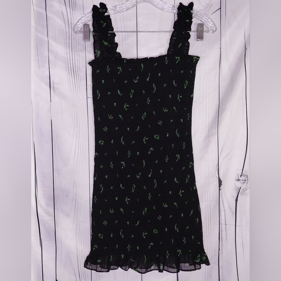 Aritzia Wilfred Luella smocked mini dress in a black with green leaf print - Picture 2 of 10